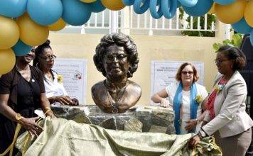 Minister Jacobs unveils bust of late teacher Marie Genevieve de Weever