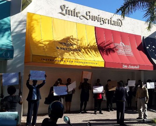 Empleados de Little Switzerland exigieron la firma de Acuerdo Colectivo de Trabajo