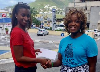 Sickle Cell Foundation receives donation from Black Medical Student Association