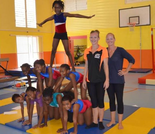 NIA acrobatic workshop with Annelies and Jiska Steenbeek