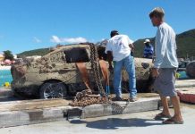 Encuentran un auto sumergido cerca de la costa próximo al puerto de Great Bay