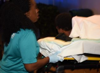 La policía hiere de bala a dos de tres asaltantes