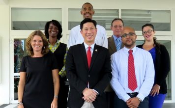 Minister Lee introduces Cabinet Staff