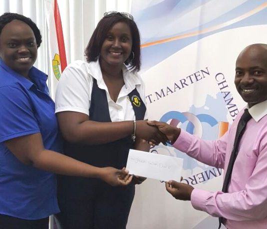 Chamber of Commerce donates to school choir