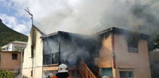 Fuego reduce a cenizas una casa en Cul-de-Sac