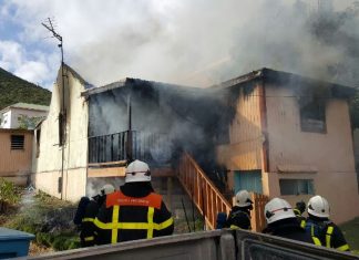 Fuego reduce a cenizas una casa en Cul-de-Sac