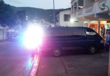 Agentes de la Policía arrestan a dos individuos sospechosos de haber cometido robo a mano armada