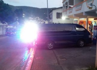 Agentes de la Policía arrestan a dos individuos sospechosos de haber cometido robo a mano armada