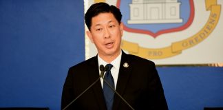 Ministro Lee presenta el proyecto piloto Mosquito Squad