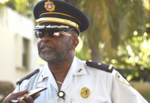 Policía: Dos hombres arrestados sospechosos de haber participado en robos a mano armada