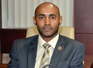 El parlamentario Brownbill falla en su intento por evadir acción judicial en su contra