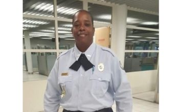 Bajo arresto empleada del Servicio de Inmigración sospechosa en el caso Ostrich