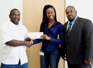 Minister Emmanuel donates to Sint Maarten Pro Softball Association.