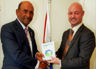 Minister of Finance meets with Deloitte partners