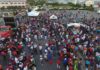 Dominicanos desfilan por las calles de St. Maarten
