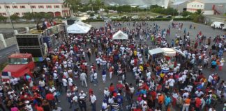 Dominicanos desfilan por las calles de St. Maarten