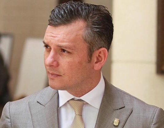 House searches regarding bribery of politicians