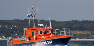 Volunteer crew members of SNSM rescue couple