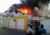 Un fuego afectó a Almacenes Iberia de San Pedro de Macorís.