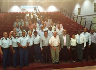 Police give robbery awareness training
