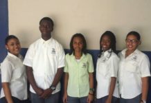 Sundial School presenta equipo para El Panel de Discusión Inter-Escolar del Ministerio Juvenil de Turismo