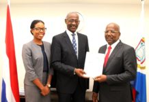 PM William Marlin recibe el informe anual de estados financieros auditados 2016 para el SMDF