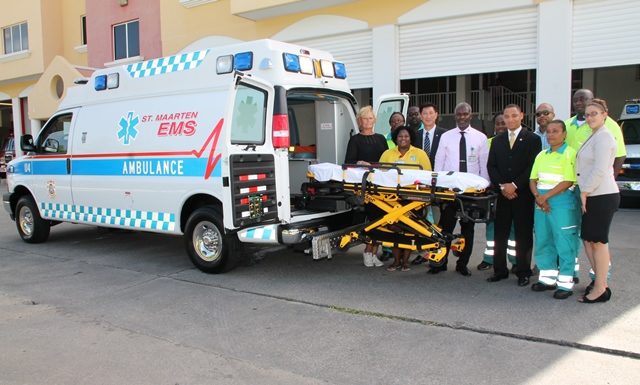 Departamento de Ambulancia recibe dos nuevas ambulancias equipadas con Power Pro y camillas hidráulicas y su sistema de carga