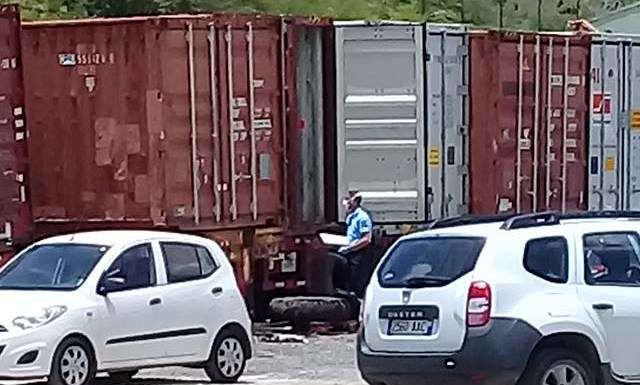 Hallan cuerpo sin vida aún no identificado en un contenedor en Galisbay