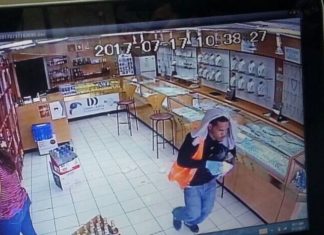 Armed robbery at jewelry store/ one suspect caught.