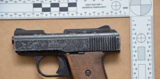 INFORME POLICIAL: Tres sospechosos arrestados y armas y drogas confiscadas.