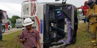 Volcadura de un autobús deja cerca de 25 heridos en carretera San Pedro-La Romana