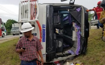 Volcadura de un autobús deja cerca de 25 heridos en carretera San Pedro-La Romana