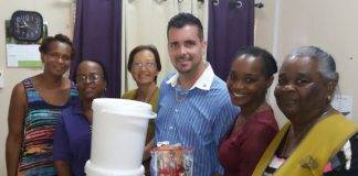 MLK receives AquaBox from Tzu Chi