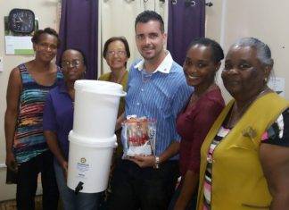 MLK receives AquaBox from Tzu Chi