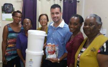 MLK receives AquaBox from Tzu Chi