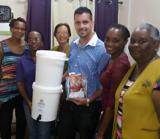 MLK receives AquaBox from Tzu Chi
