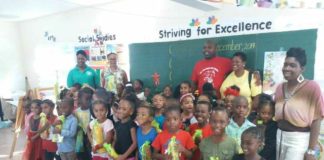 Captain D’s Rib Shack distribute goodie bags to MAC students