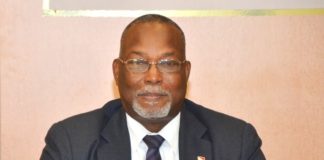 COM decided to give civil servants a extra day off