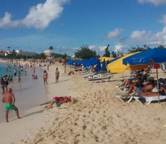 Nature Foundation Records Large Amount of Trash Left on Beaches after Easter Holidays.