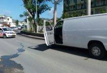 Arrestan hombre que transporta dos grandes bolsas de drogas ilegales en una camioneta