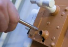 Detenido Oficial de Inmigración por sospecha de soborno