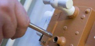 Detenido Oficial de Inmigración por sospecha de soborno