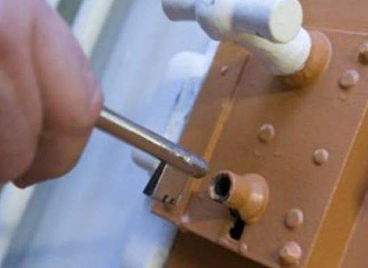 Detenido Oficial de Inmigración por sospecha de soborno