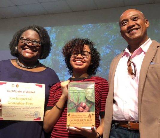 Otorgan a joven estudiante Premio de cultura 2018