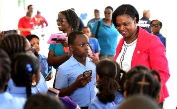 Methodist Agogic Centre Students Visit the Government Administration Building