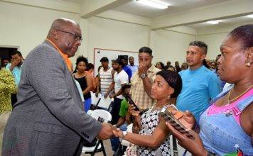 MIEMBROS DE LA COMUNIDAD HISPANA ASISTIERON A DIÁLOGO SOCIOECONÓMICO CON EL PRIMER MINISTRO HARRIS