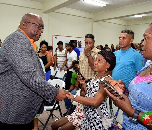 MIEMBROS DE LA COMUNIDAD HISPANA ASISTIERON A DIÁLOGO SOCIOECONÓMICO CON EL PRIMER MINISTRO HARRIS