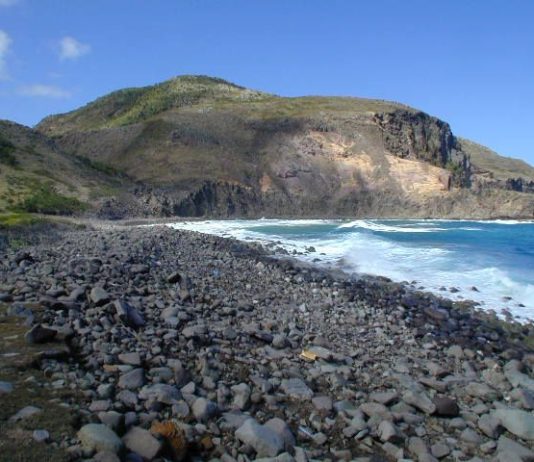 Un hombre muere en la Bahía Venus tras resbalar sobre las rocas y caer al mar
