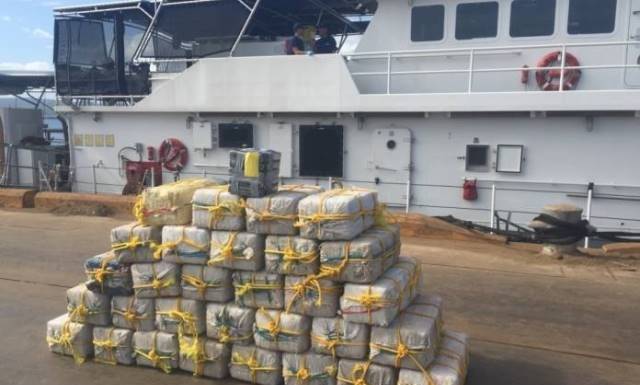 US Coast Guard arrests three suspected smugglers and seizes 900 kilos of cocaine in Caribbean Sea drug bust