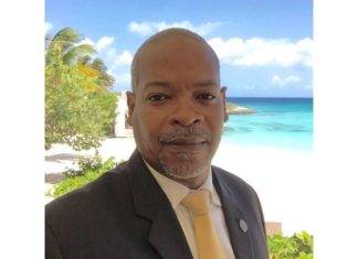 Minister of Tourism De Weever Welcomes the Return of United Airlines